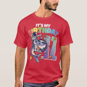 Camiseta Astronauta sobre el duodécimo Chica de cumpleaños 