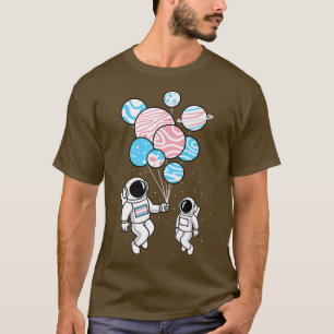 Camiseta Astronauta sostiene globos del Orgullo Trans