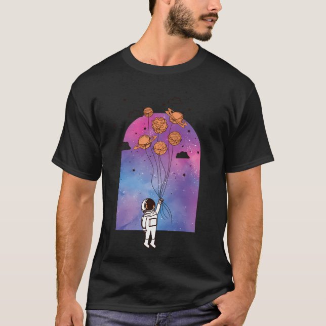 Camiseta Astronauta viajando con planetas (Anverso)