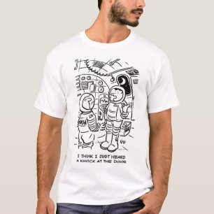 Camiseta Astronautas en nave espacial oyen golpes