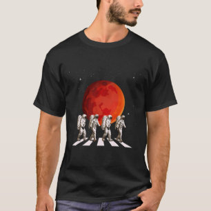 Camiseta Astronautas que caminan planetas espaciales galaxi