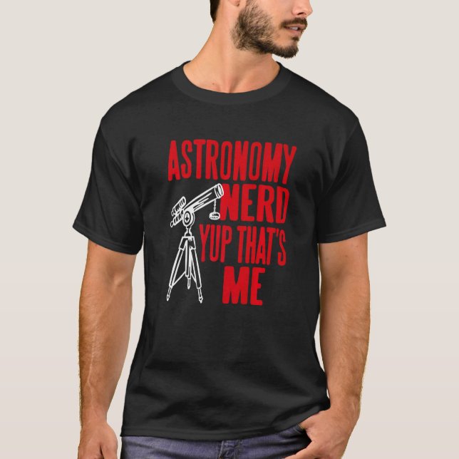 Camiseta Astronomy Nerd Yup That's Me Retro   Present (Anverso)