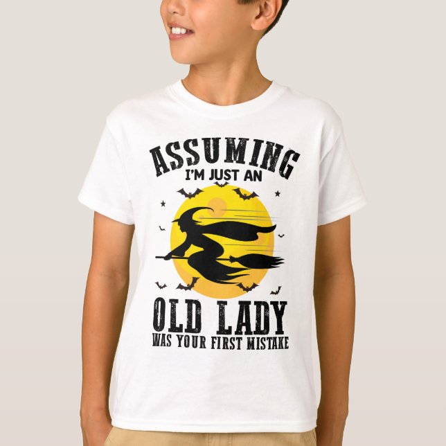 Camiseta Asumiendo Que Sólo Una Vieja Era Tu Primera Bruja (Anverso)