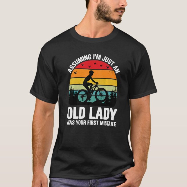 Camiseta Asumiendo que soy una vieja dama era tu primera mi (Anverso)
