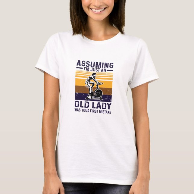 Camiseta asumiendo que soy una vieja mujer justa (Anverso)