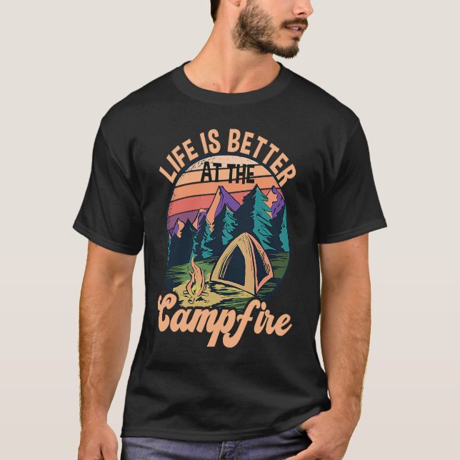 Camiseta At The Campfire Camping (Anverso)