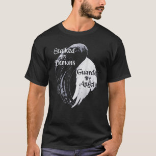 CAMISETA ATACADOS POR DEMONIOS GUARDADOS POR ANGELS FUNNY A