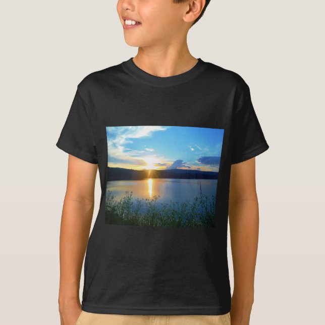 Camiseta Atardecer azul en el lago (Anverso)