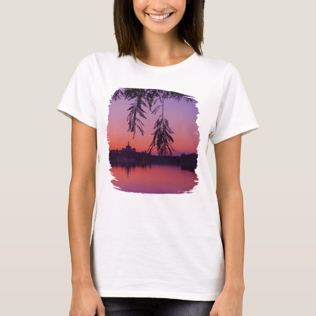 Camiseta Atardecer En Verano Junto Al Lago Con El Skyline D (Anverso)