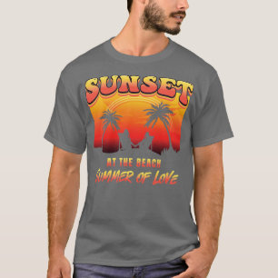 Camiseta Atardecer retro en el verano del amor en la playa
