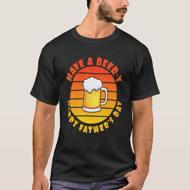 Camiseta Atardecer retro para hombres tiene cerveza y feliz (Anverso)