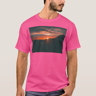 Camiseta Atardecer sobre montañas activo