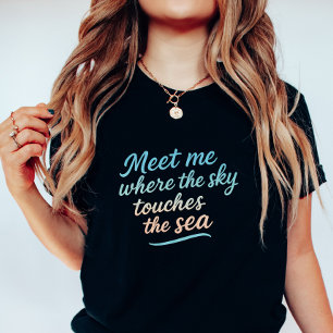 Camiseta Atardecer soñado en el océano; el cielo toca el ma