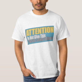 Camiseta ATENCIÓN No Le Dé a Esta Persona Objetos Punzantes