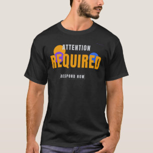 Camiseta Atención Requerida – Diseño de Tipografía Moderna
