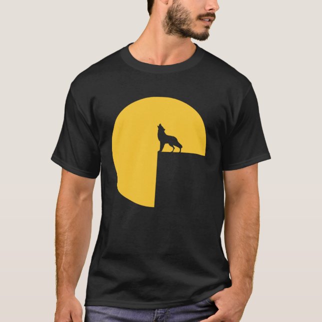 Camiseta Atmospheric Wolf Howling at the Full Moon (Anverso)