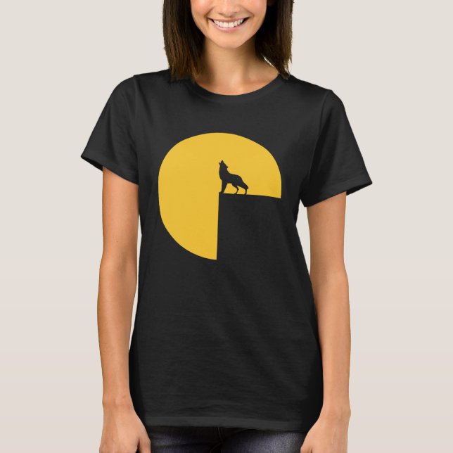 Camiseta Atmospheric Wolf Howling at the Full Moon (Anverso)