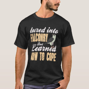 Camiseta Atraído a la cetrería aprendió a afrontar el humor