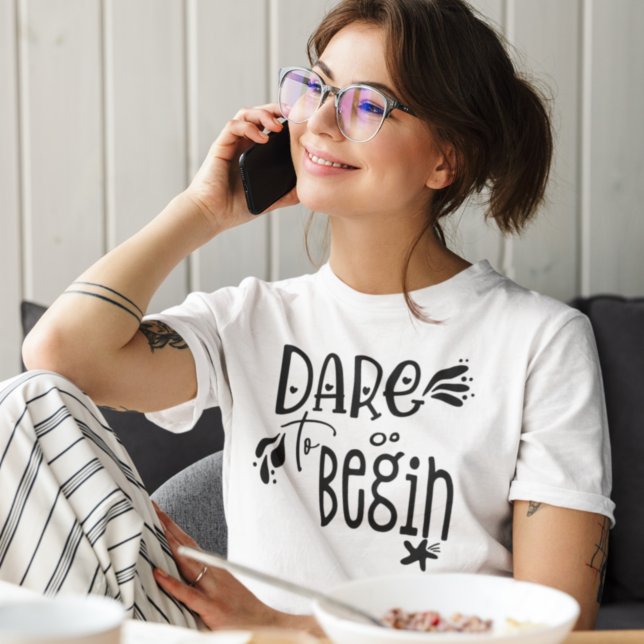 Camiseta Atrévase A Empezar Cita Tipografía Negra (Subido por el creador)