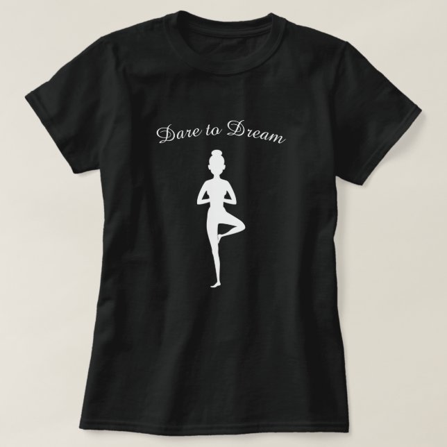 Camiseta Atrévase a soñar con la cadera del yoga femenino (Diseño del anverso)