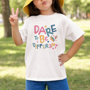 Camiseta Atrévete a ser diferente: inspiración colorida