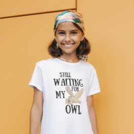 Camiseta Aún esperando mi carta de la escuela de magia dive