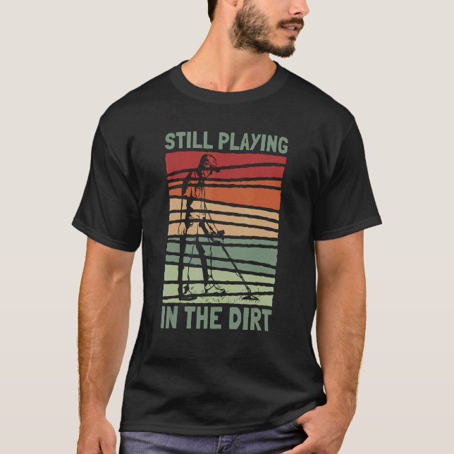 Camiseta Aún Jugando En El Detecto Metalizado Sucio Retro M (Anverso)