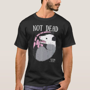 Camiseta Aún No Muerto Meme Possum Trash Dead Opossum