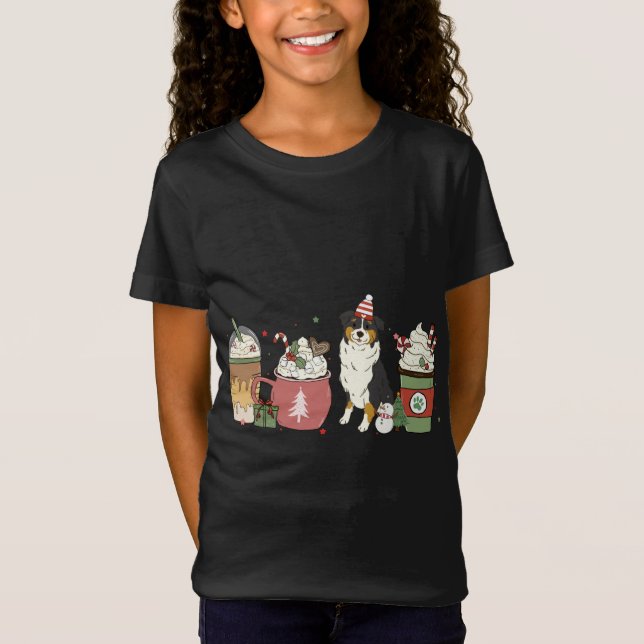 Camiseta Aussie Coffee Latte Navidades de Invierno Dog Mom  (Anverso)