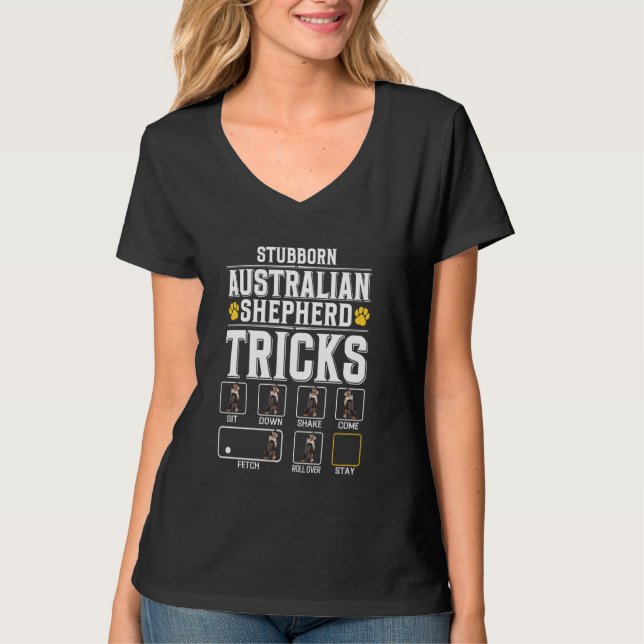Camiseta Aussie STUBBORN AUSTRALIAN SHEPHERD TRICKS Funny (Anverso)