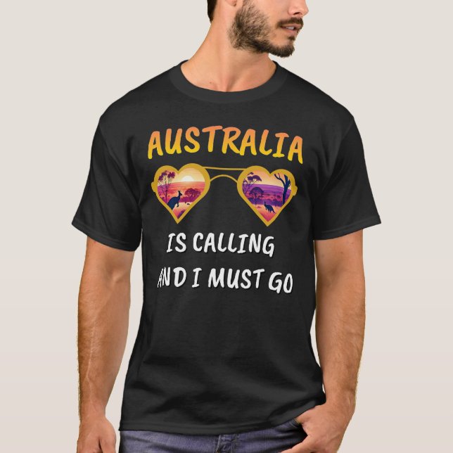 CAMISETA AUSTRALIA LLAMA Y DEBO IRME (Anverso)