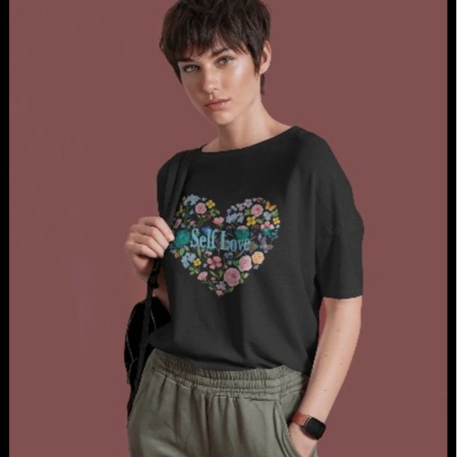 Camiseta Autoamor corazón floral T-Shirt (Subido por el creador)