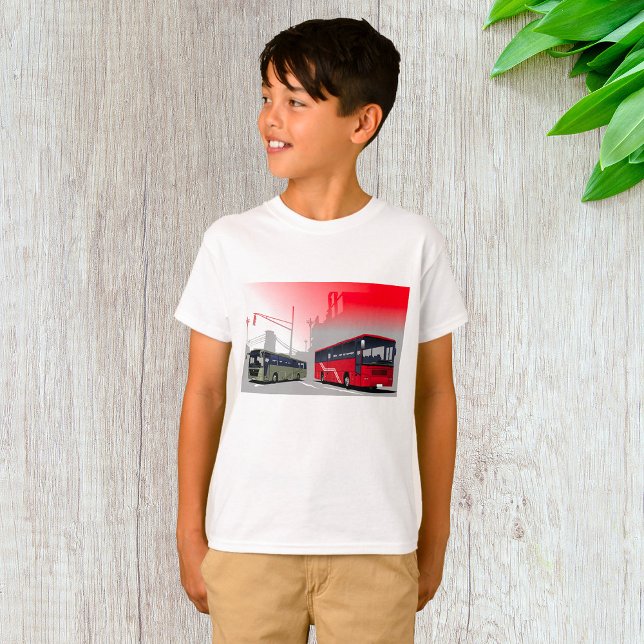 Camiseta Autobuses urbanos: vagones verdes rojos en las cal (Subido por el creador)