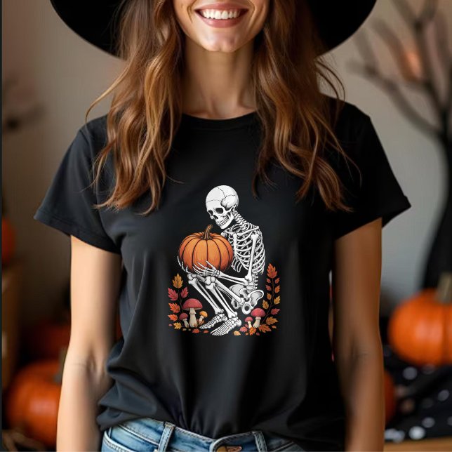 Camiseta Autumn Love Skeleton Hugging Pumpkin (Subido por el creador)