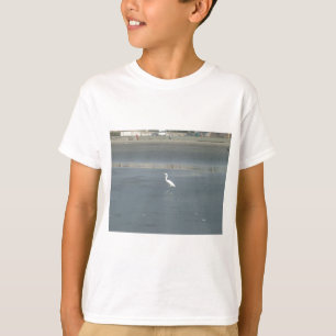 Camiseta Ave blanco en la imagen de arte de la playa de are