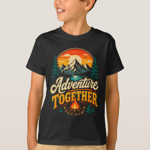 Camiseta Aventura de camping en la montaña con la familia