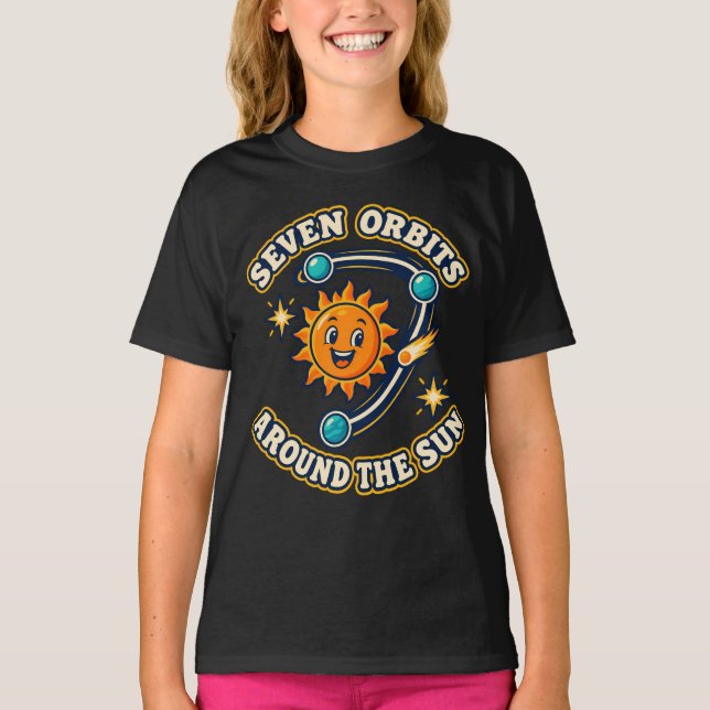 Camiseta Aventura de cumpleaños espacial de siete órbitas (Anverso)