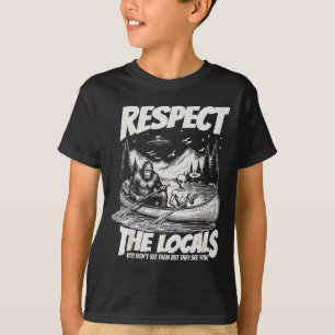 Camiseta Aventura divertida de bigfoot alienígena remando e