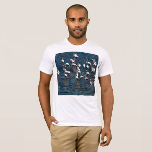 Camiseta Aves flamencas en rosa y blanco en azul de Inkwell