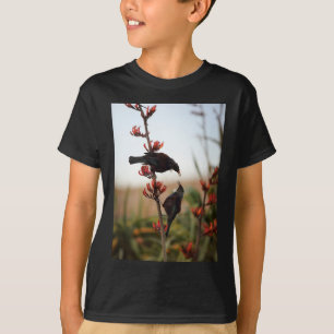 Camiseta Aves tui en el arbusto de lino de Nueva Zelanda