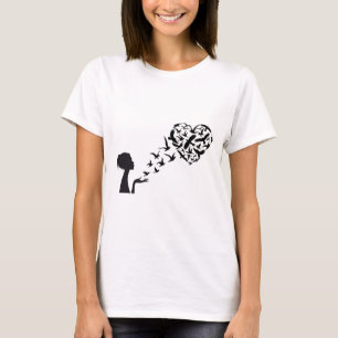 Camiseta Aves voladoras chicas en forma de corazón