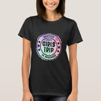 Camiseta Aviso 2023 Chicas de viaje en curso