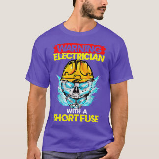 Camiseta Aviso A Electricista Con Una Fuga Corta