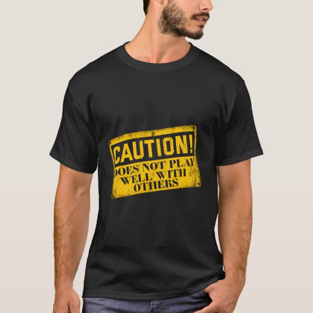 Camiseta Aviso No Juega Bien Con Otros Cuidado Sig (Anverso)