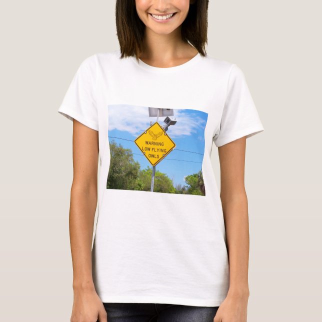 Camiseta Aviso Rótulo de búhos voladores bajos (Anverso)