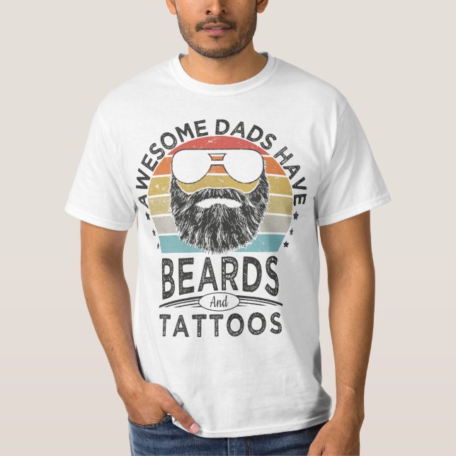 Camiseta Awesome Dads Have Beards and Tattoos Funny bearded (Anverso)