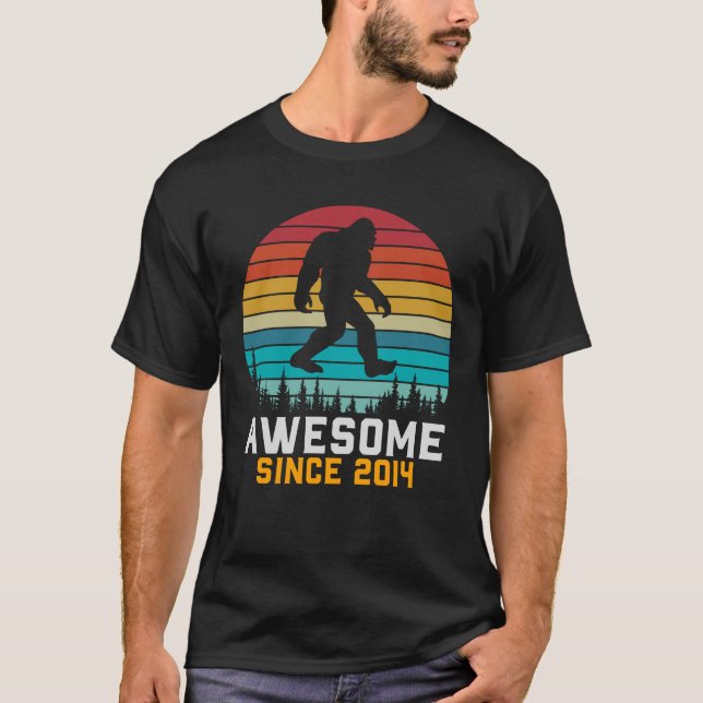 Camiseta Awesome since 2014 | Birthday Bigfoot Retro (Anverso)