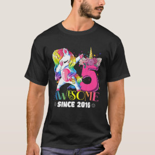 Camiseta Awesome Since 2017 Dabbing Unicorn 5Th Birthday Gi