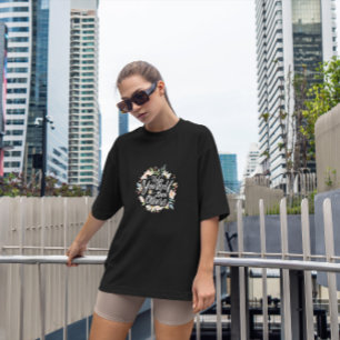 Camiseta Ayuda con las letras florales
