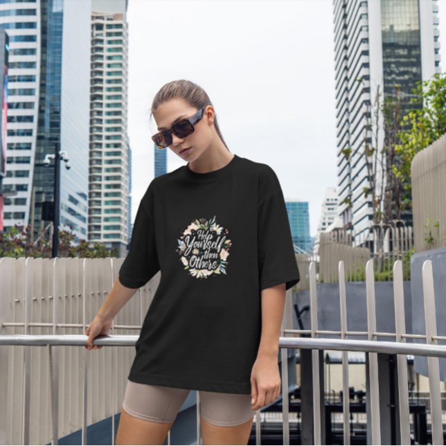 Camiseta Ayuda con las letras florales (Subido por el creador)